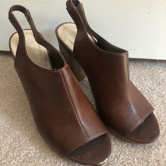 Vintage Brown Heels - Picture 1 of 3